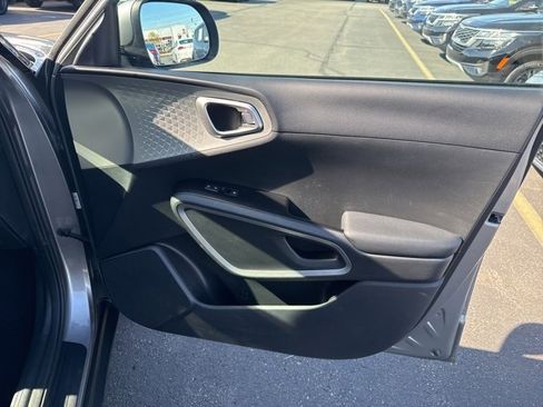 Used 2023 Kia Soul LX w/ LX Technology Package image 52