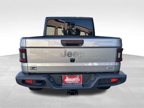 Used 2020 Jeep Gladiator Overland AWD/4WD image 4