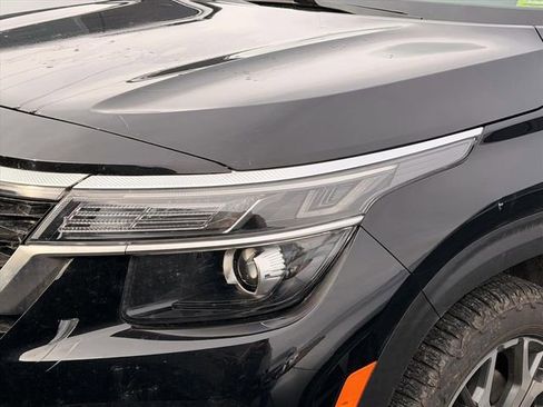 Used 2023 Kia Seltos EX image 11