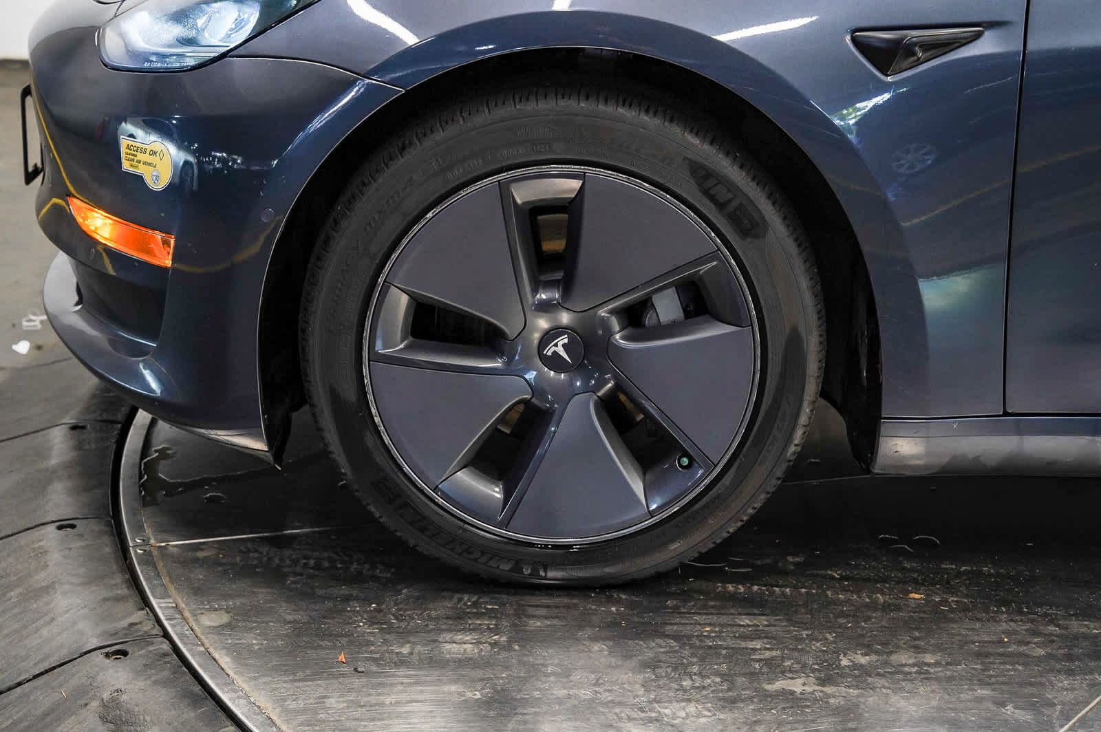 Used 2022 Tesla Model 3 RWD image 9
