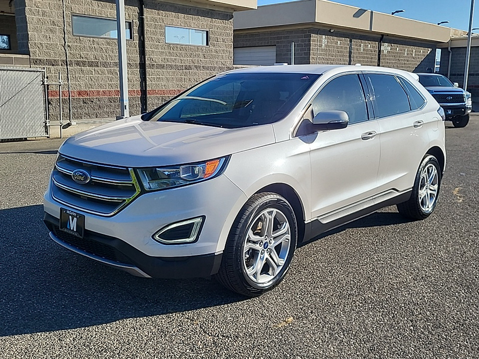 Used 2017 Ford Edge Titanium w/ Technology Package AWD/4WD image 3