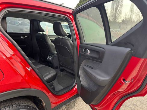 Certified 2024 Volvo XC40 B5 Plus w/ Protection Package Premier image 13