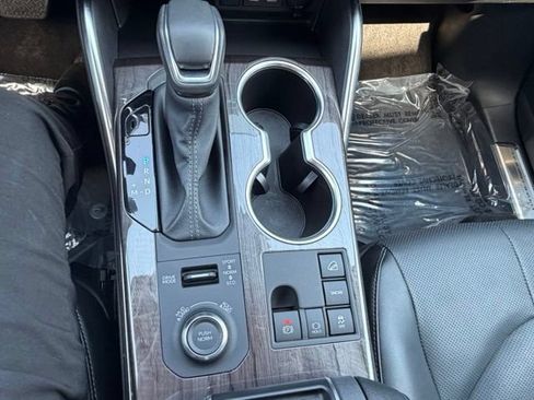 Used 2024 Toyota Highlander Platinum AWD/4WD image 22