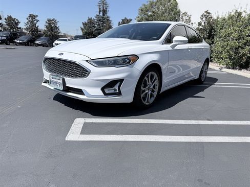 Used 2019 Ford Fusion Titanium FWD image 5