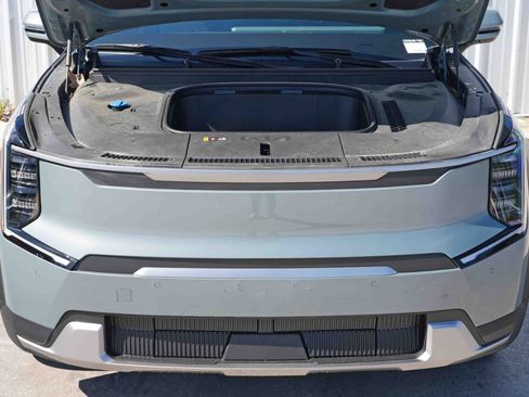 Used 2024 Kia EV9 Wind image 7