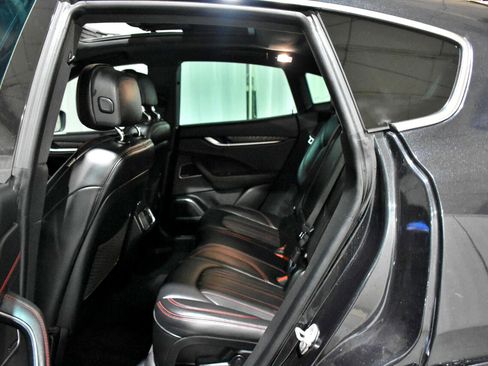 Used 2017 Maserati Levante w/ Luxury Package image 20