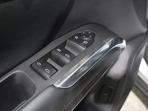 Used 2025 Chevrolet Traverse Z71 image 16