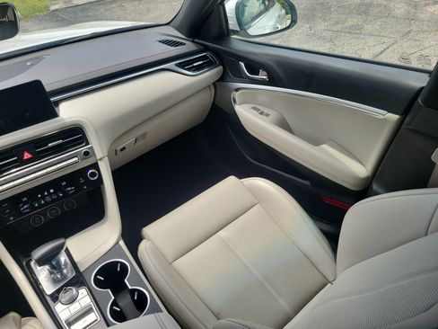 Used 2025 Genesis G70 2.5T AWD/4WD image 13