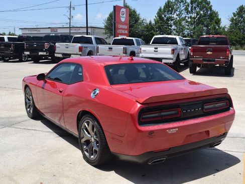 Used 2015 Dodge Challenger SXT w/ Driver Convenience Group RWD image 5