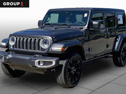 Certified 2025 Jeep Wrangler Unlimited Sahara w/ Safety Group AWD/4WD image 1