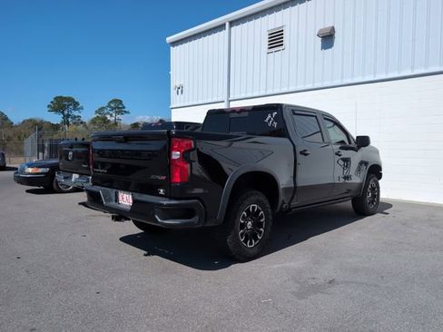 Used 2022 Chevrolet Silverado 1500 ZR2 w/ Technology Package image 3