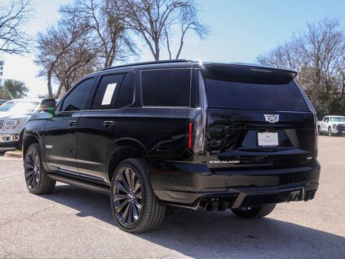 Used 2025 Cadillac Escalade V image 3