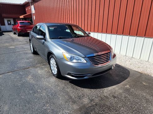 Used 2013 Chrysler 200 Touring FWD image 9
