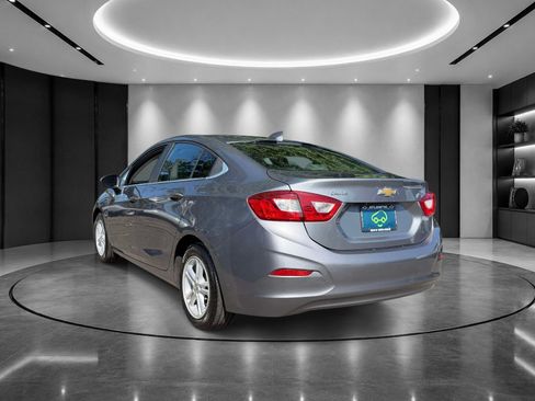 Used 2018 Chevrolet Cruze LT w/ Convenience Package FWD image 4