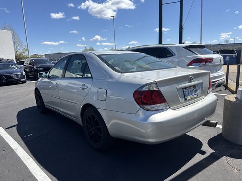 Used 2005 Toyota Camry SE FWD image 6