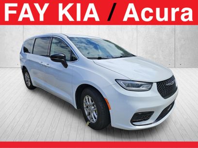 Used 2024 Chrysler Pacifica Touring-L