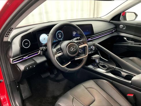 Used 2022 Hyundai Elantra Limited image 8