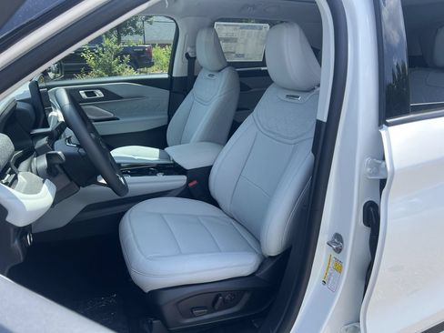 New 2026 Ford Explorer Platinum w/ LUX Leather Package AWD/4WD image 17