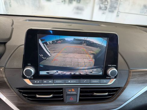 Used 2025 Nissan Altima 2.5 SV image 17