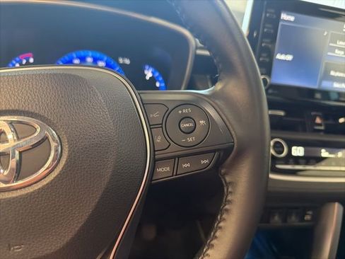 Used 2022 Toyota Corolla Cross XLE image 24