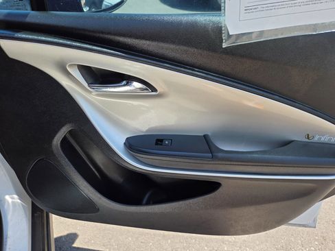 Used 2014 Chevrolet Volt FWD image 15