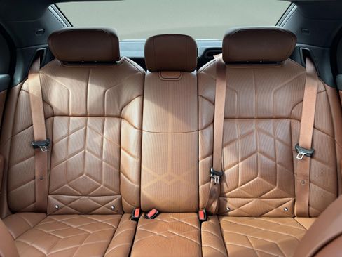 Used 2023 BMW 760i xDrive w/ Luxury Rear Seating Package image 25