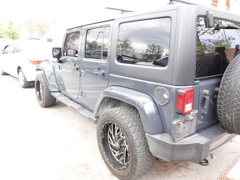 Used 2017 Jeep Wrangler Unlimited Sahara w/ Connectivity Group AWD/4WD image 2