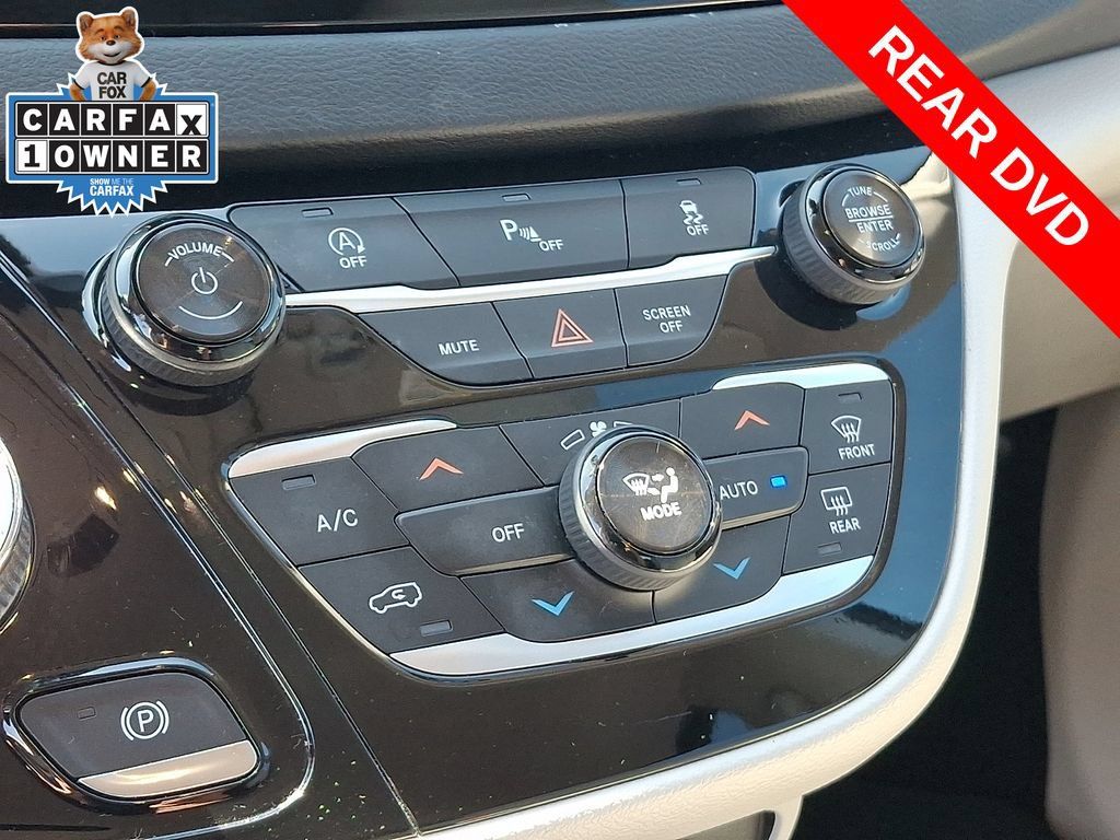 Used 2018 Chrysler Pacifica Touring-L FWD image 16
