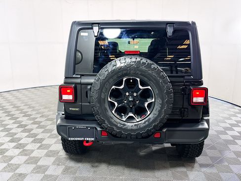 Used 2023 Jeep Wrangler Unlimited Rubicon AWD/4WD image 4
