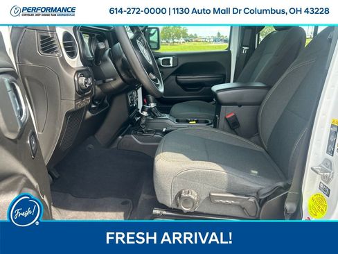 Used 2025 Jeep Gladiator Sport AWD/4WD image 12