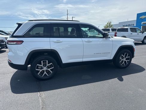 Used 2024 Jeep Grand Cherokee Limited image 12