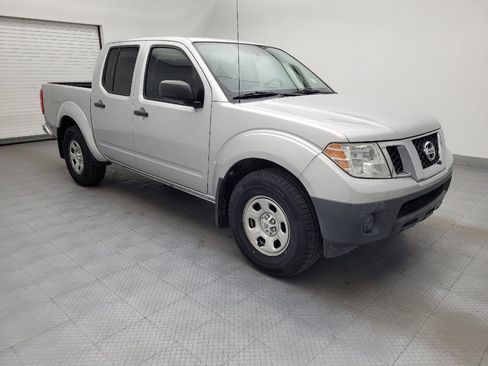 Used 2018 Nissan Frontier SV image 11