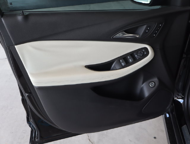 Used 2022 Buick Encore GX Essence w/ Advanced Technology Package FWD image 17