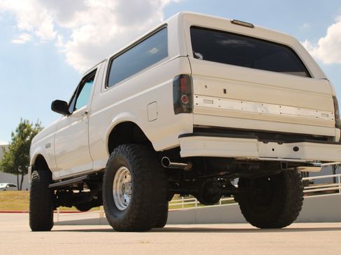 Used 1993 Ford Bronco XLT AWD/4WD image 10