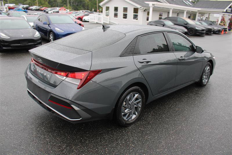 Used 2024 Hyundai Elantra SEL FWD image 8