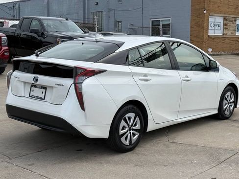 Used 2017 Toyota Prius Three w/ Advanced Technology Package FWD image 6
