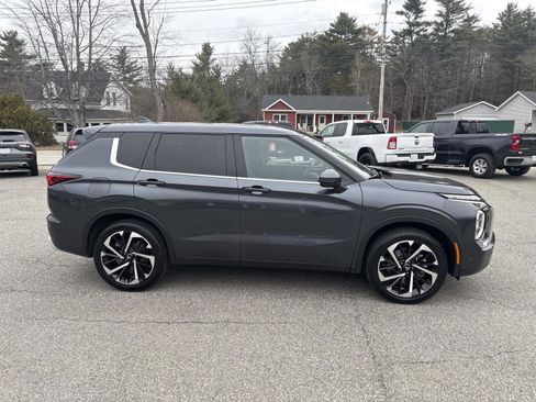 Used 2024 Mitsubishi Outlander SE image 6