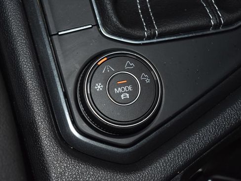 Used 2022 Volkswagen Tiguan SE AWD/4WD image 17