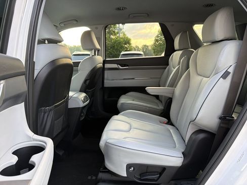 Used 2025 Hyundai Palisade SEL FWD image 13