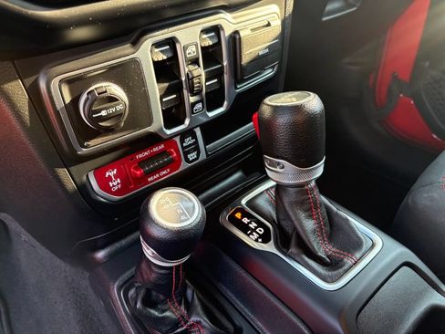 Used 2023 Jeep Gladiator Rubicon AWD/4WD image 22