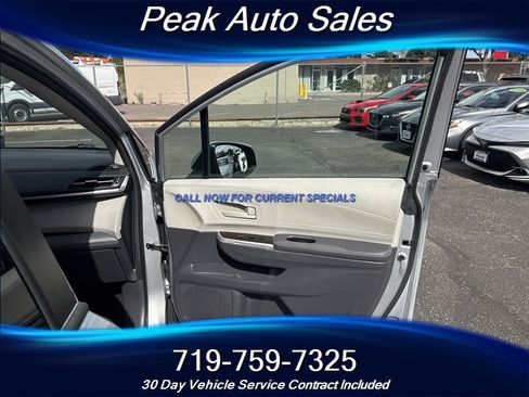 Used 2022 Toyota Sienna LE AWD/4WD image 32