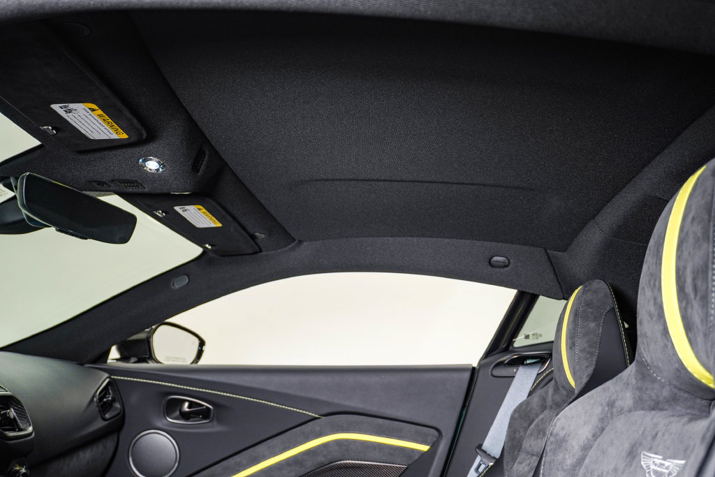 Used 2023 Aston Martin V8 Vantage Coupe RWD image 25