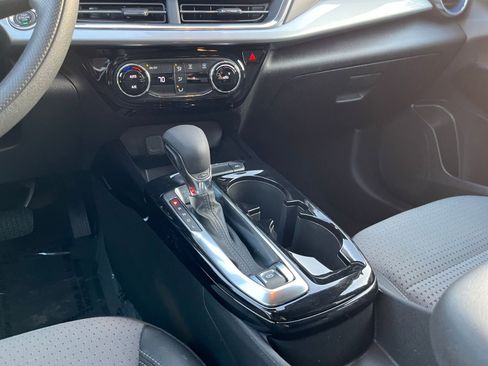 Used 2025 Chevrolet Trax LT image 39