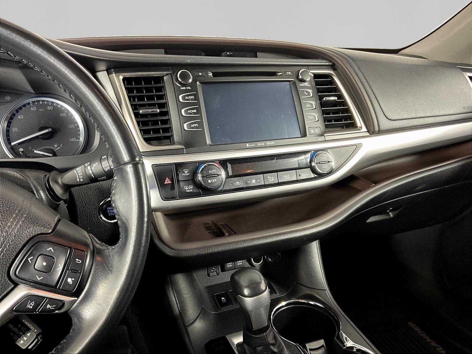Used 2017 Toyota Highlander XLE AWD/4WD image 9
