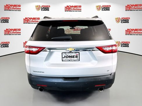 Used 2021 Chevrolet Traverse LT image 14