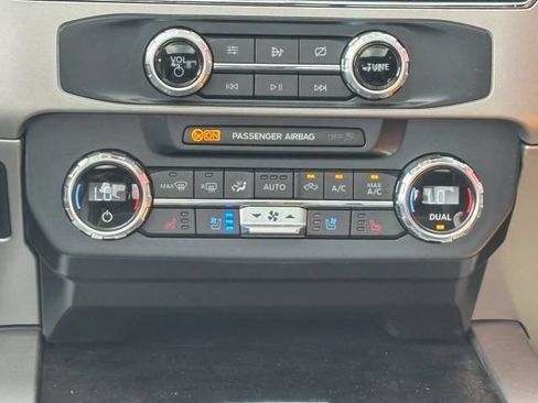 Used 2022 Ford F250 Lariat w/ Lariat Ultimate Package AWD/4WD image 27