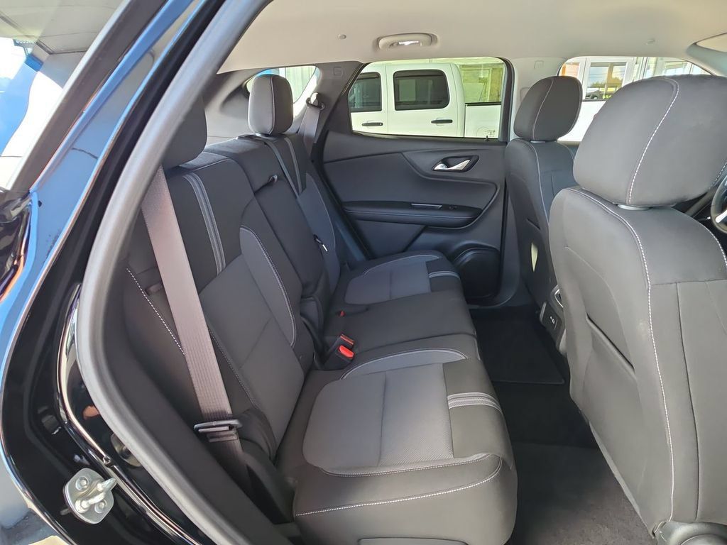 Used 2024 Chevrolet Blazer LT w/ Convenience Package FWD image 27