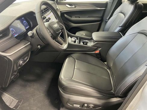 New 2025 Jeep Grand Cherokee L Limited w/ Luxury Tech Group II AWD/4WD image 15