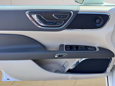 Used 2019 Lincoln Continental Reserve FWD image 30