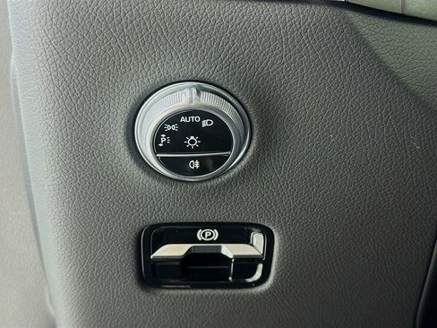 Used 2024 Mercedes-Benz GLC 300 4MATIC image 9